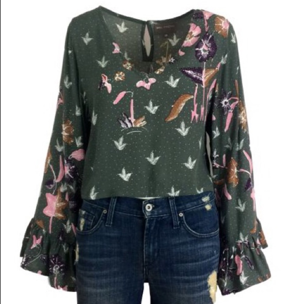 Printed V-Neck Crop Top w/ Ruffle Sleeve